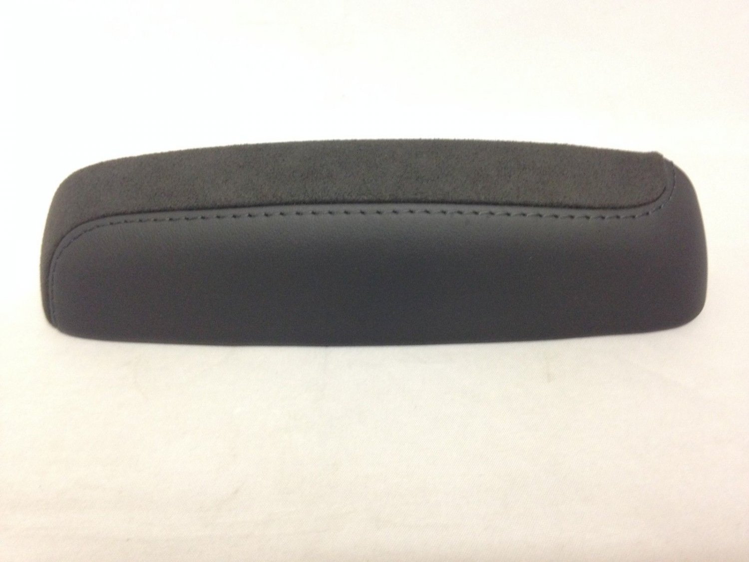 CTS-V 2014-18 suede & jet black upper end cap. Goes behind lid on center console