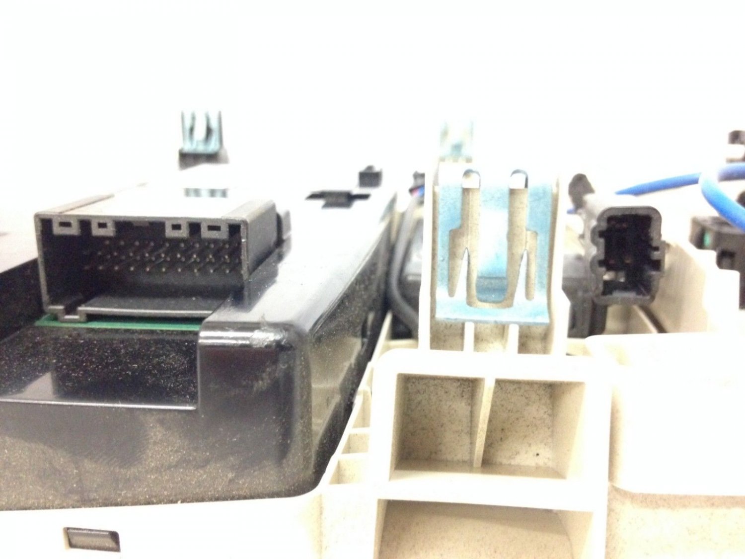 XT5 overhead console. HomeLink Garage Door Opener, Sunroof. Lt Wheat