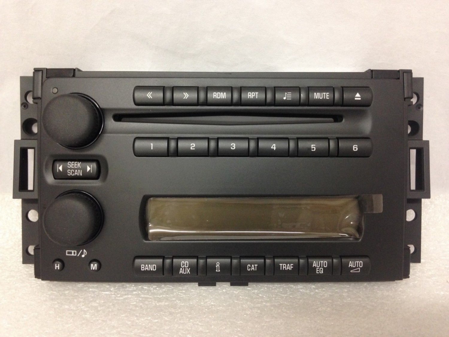 Faceplate for some 05+ GM van stereos.Single CD radio face trim plate w/ buttons