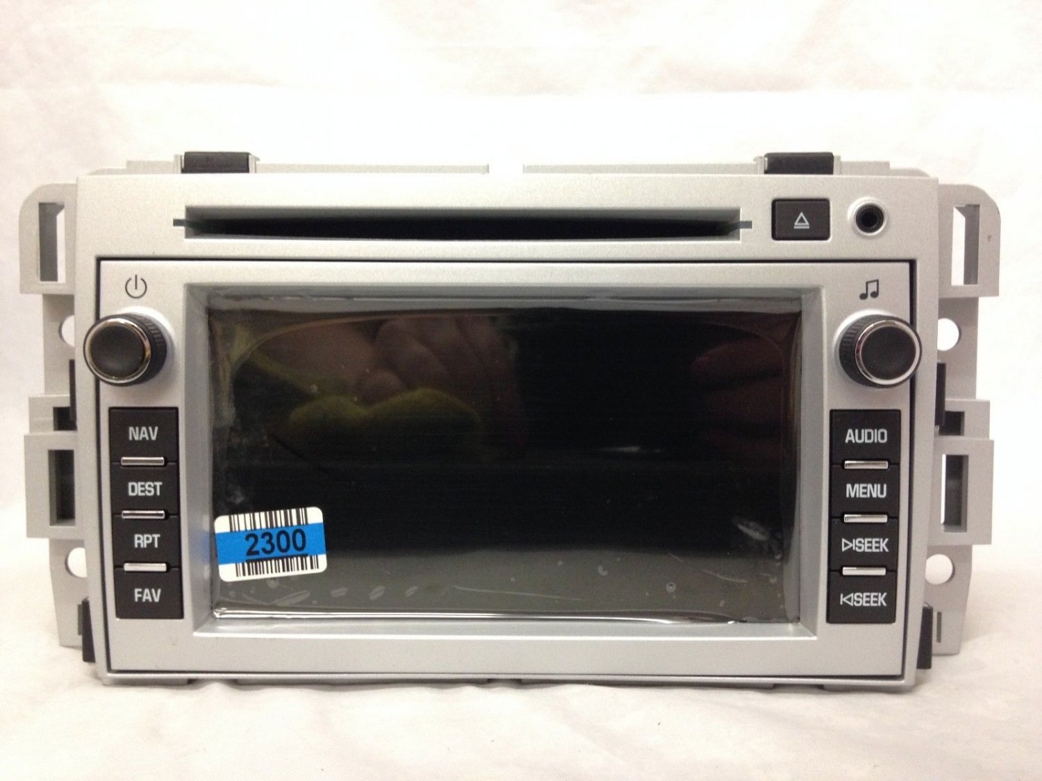 Equinox 2009 CD MP3 Navigation Nav GPS XM radio. OEM factory original.Light blem