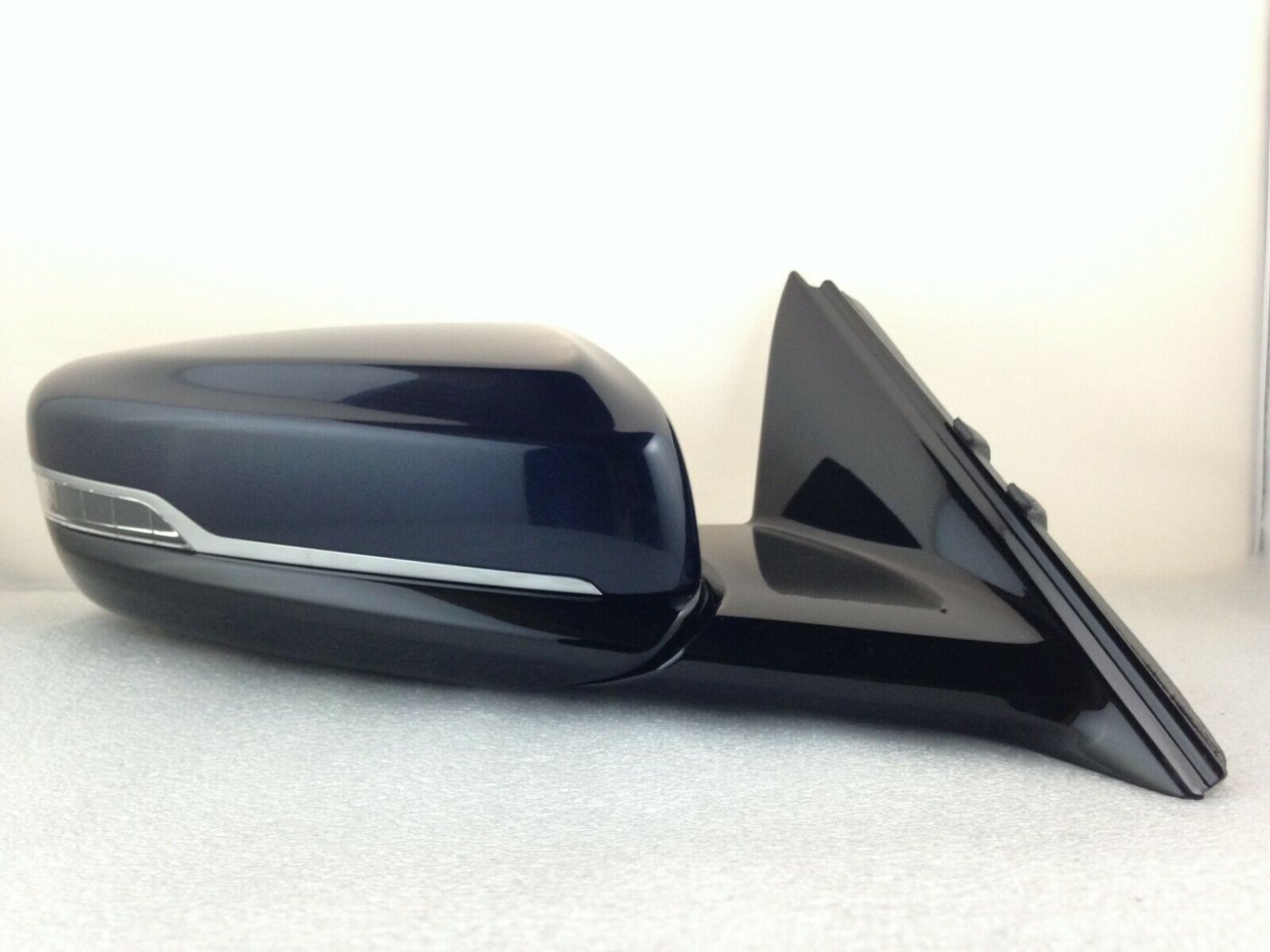 2016-2018 CT6 RH power door mirror w/ painted cover.Passenger side right outside