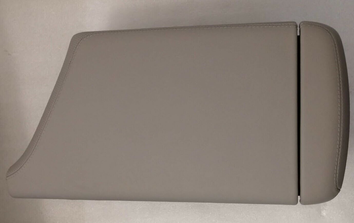CTS 2014-2018 platinum gray leather armrest console lid & storage bin. OEM