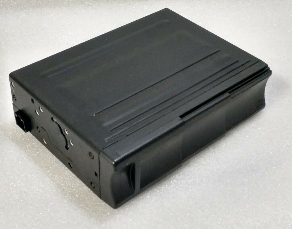 Lincoln CD6 remote CD Changer. OEM factory original. For select 1998 Town Car