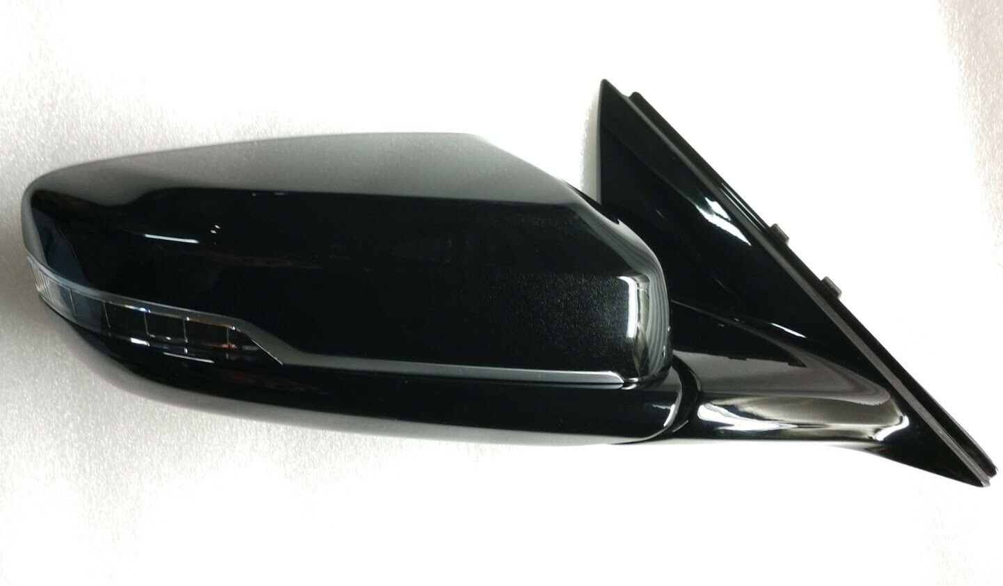 2016-2018 CT6 RH black door mirror w/ painted cover.Passenger side right outside