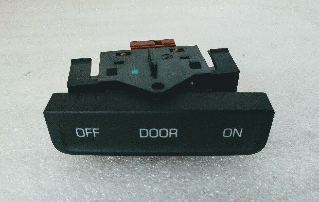 Courtesy dome light door switch module for Cadillac XTS overhead console. NEW