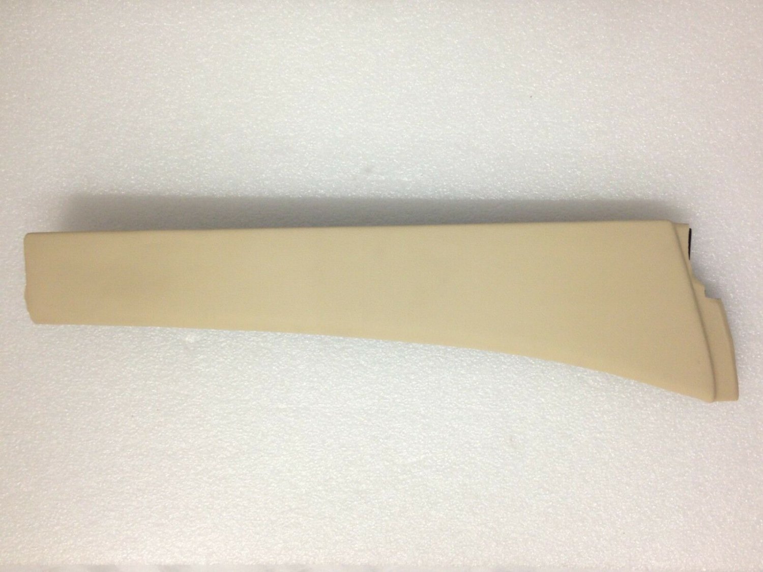 Very Lt Cashmere leather side trim piece for center console Cadillac CTS 2014-17