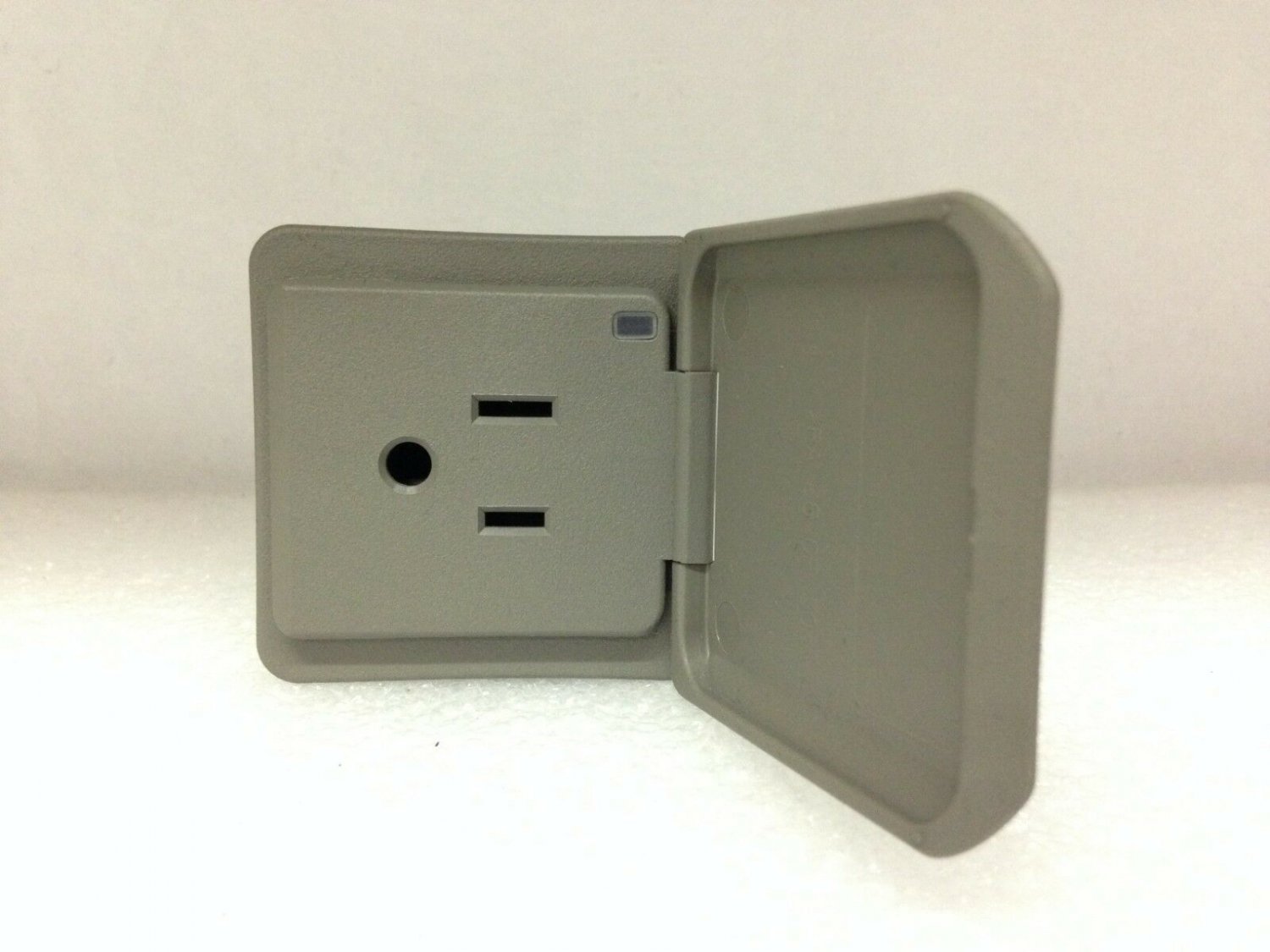 XTS 2013-18 dark urban center console AC 120V household power receptacle outlet
