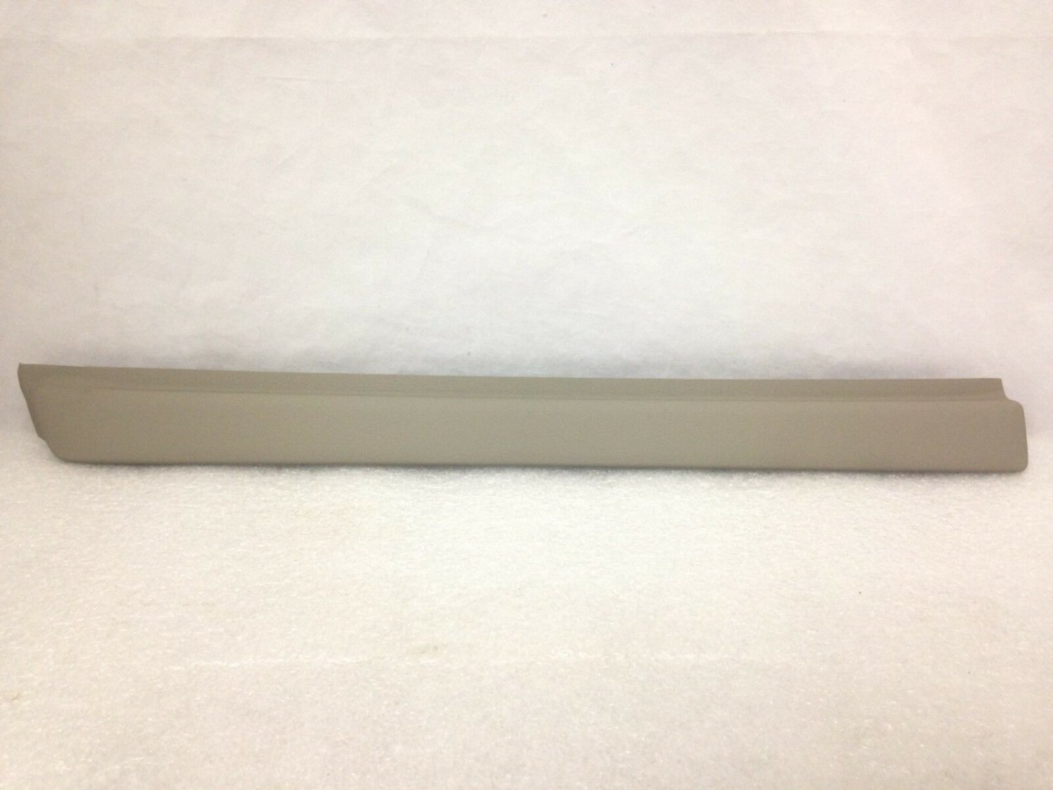 Cadillac CT6 2016-2018 gray center console leather upholstered side trim piece