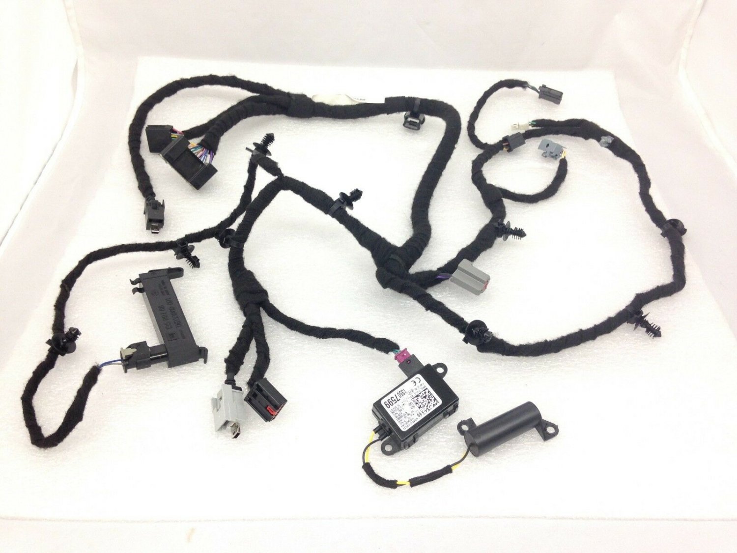 Camaro 2016-18 center console complete wiring harness w/o charging plug. OEM