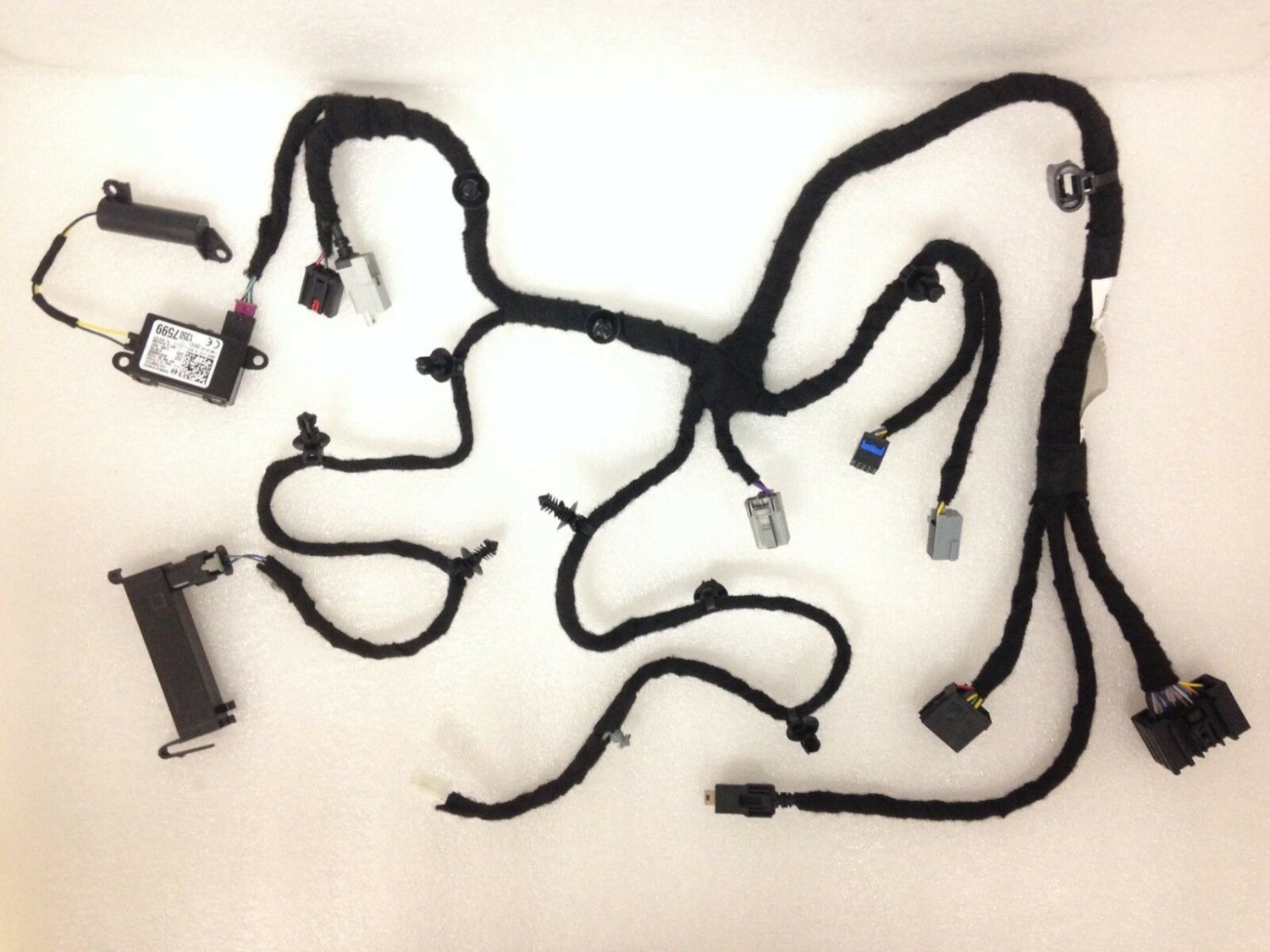 Camaro 2016-18 center console complete wiring harness. New OEM take-out