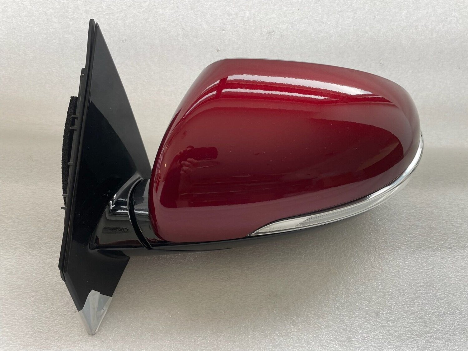 Red LH driver side door mirror w/ turn signal. OEM for 2016-2020 Kia Sorento