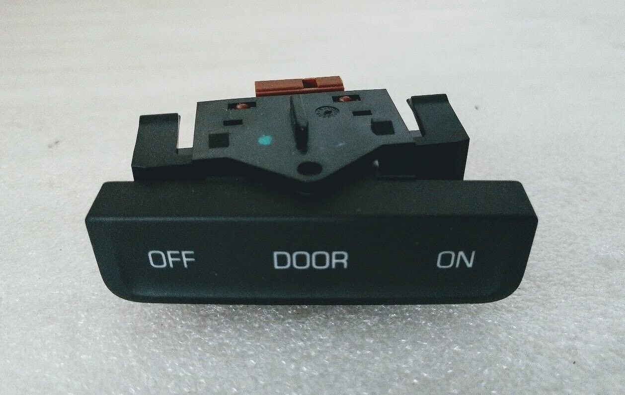 Courtesy dome light door switch module for some 2014+ GM overhead