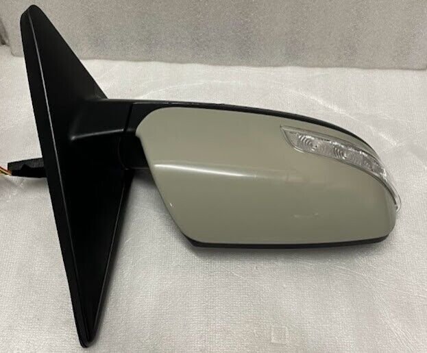 RH passenger side door power mirror w/ turn signal. OEM for 2011-2015 Sorento