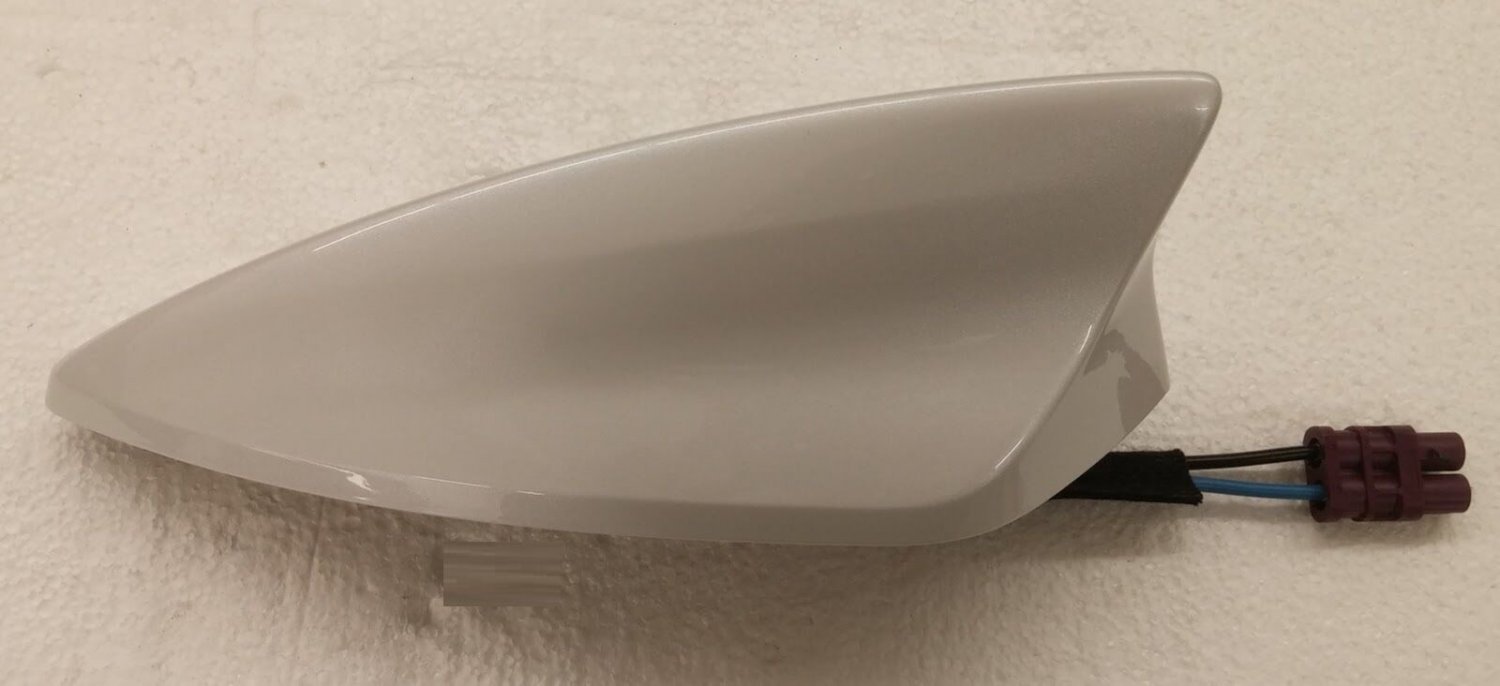 Chevy Malibu OEM shark-fin roof-top antenna painted pearl white Factory original
