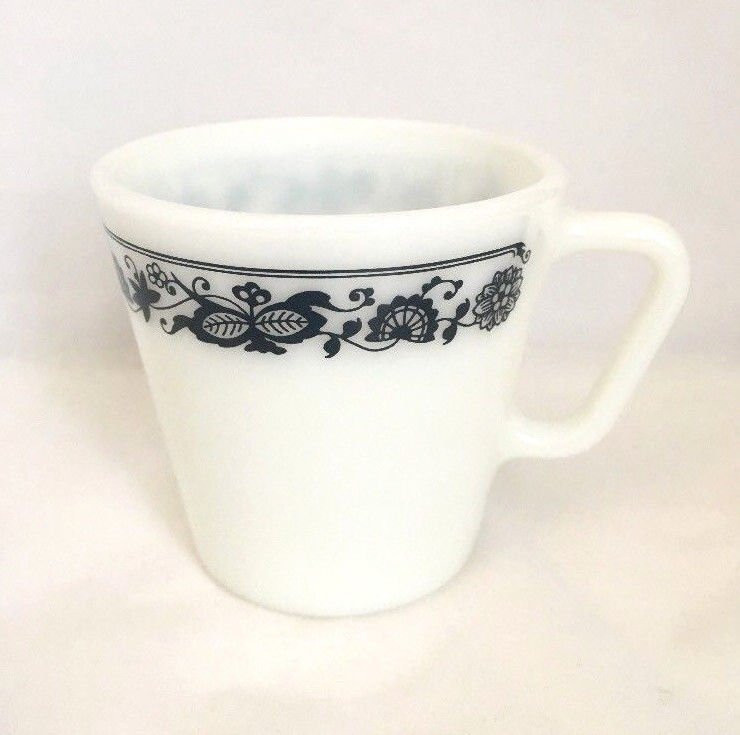 Vintage Pyrex Milk Glass Old Town Blue Onion 1410 Coffee/Tea Cups Mugs