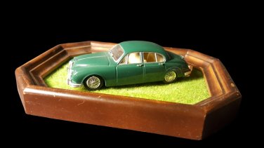 1/43 Jaguar Mark II Green Maisto no box