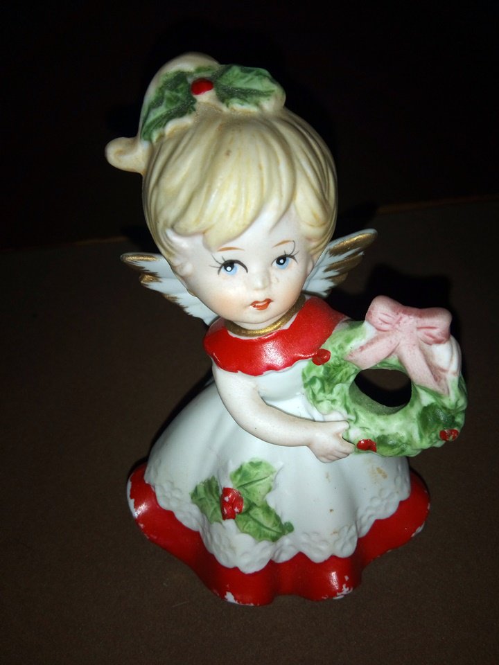 Vintage Homco Christmas Girl Angel Figurine Holding Wreath #1118212