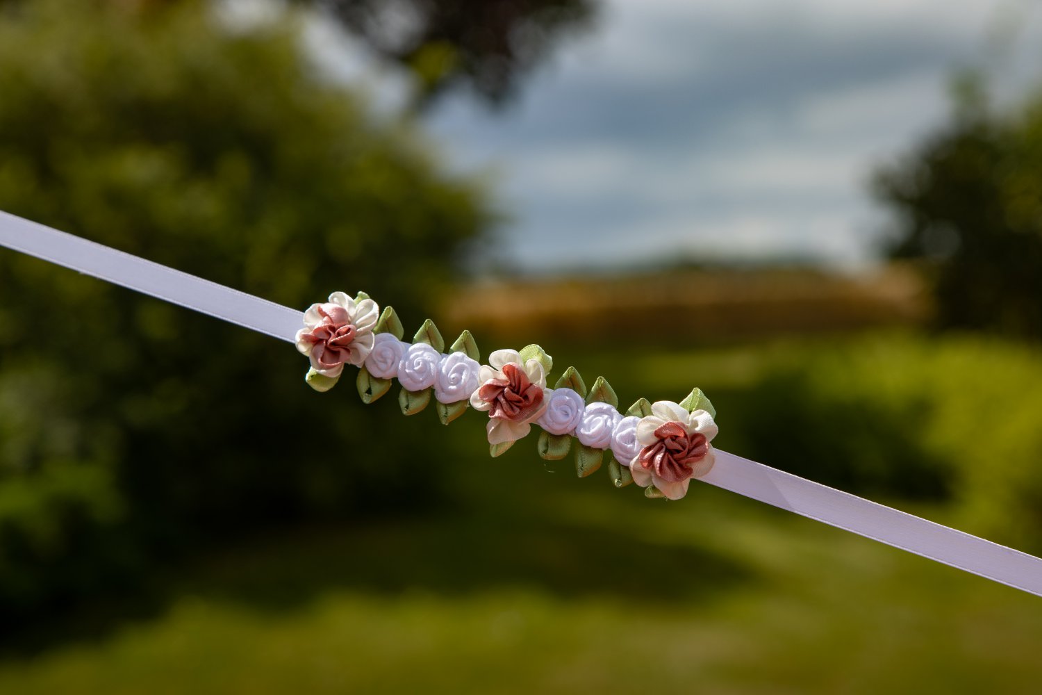 White/dusy pink bunwrap