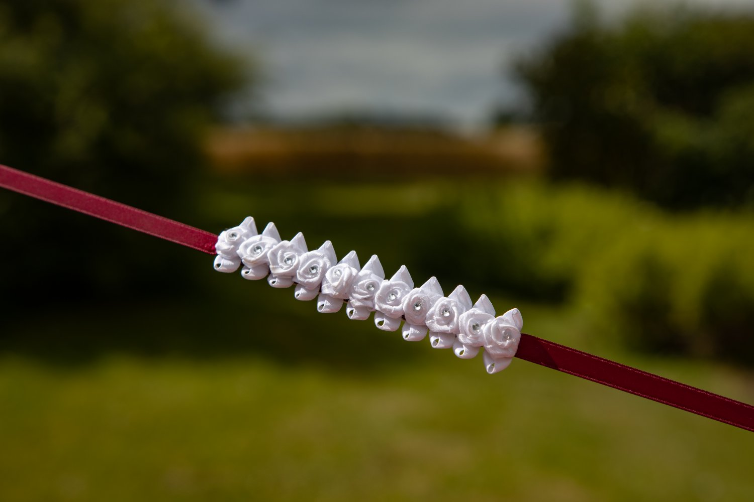 Diamond white/burgundy bunwrap