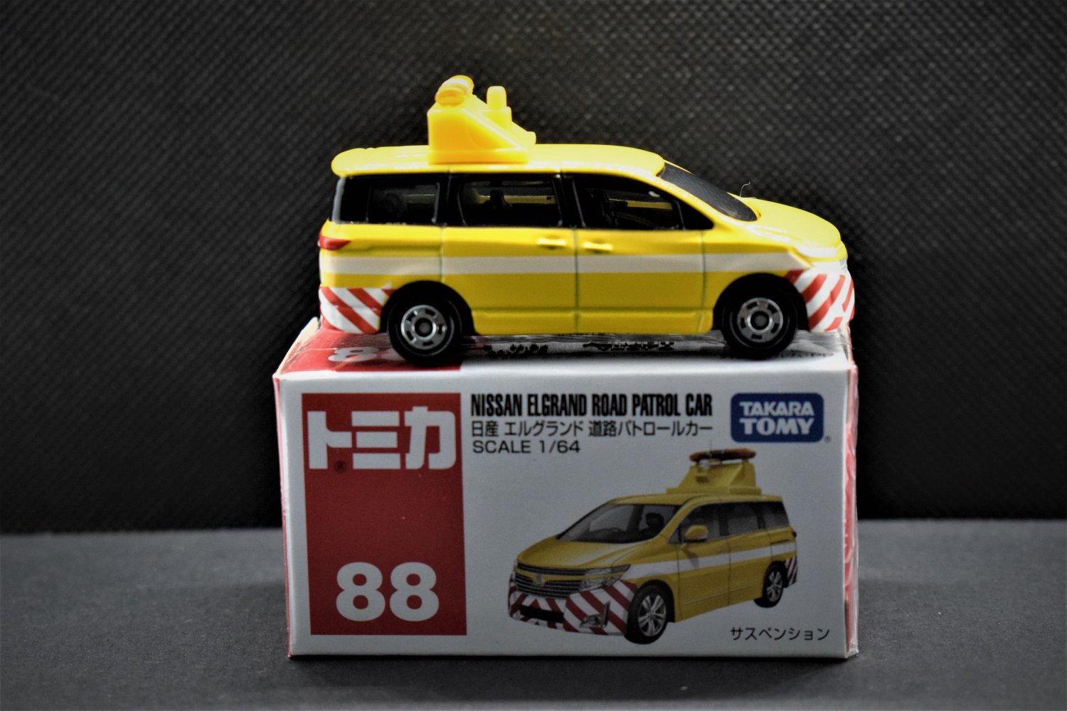 TOMICA #88 NISSAN ELGRAND ROAD PATROL CAR 1:64 SCALE NEW IN BOX 