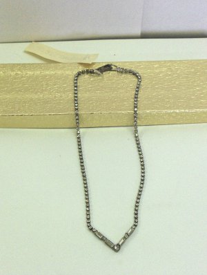 VINTAGE - Rhinestone V-shaped necklace