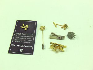 MIXED LOT Q: 6 Vintage Tie Pins: Clasp and Tack Style, Silver & Gold Tones