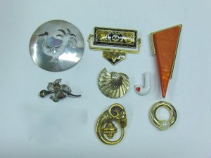 MIXED LOT R - 8 Pins mixed eras, bakelite, enamel, ceramic, silver & gold tone