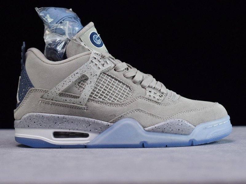 Air Jordan 4 Georgetown Hoyas PE Light Grey