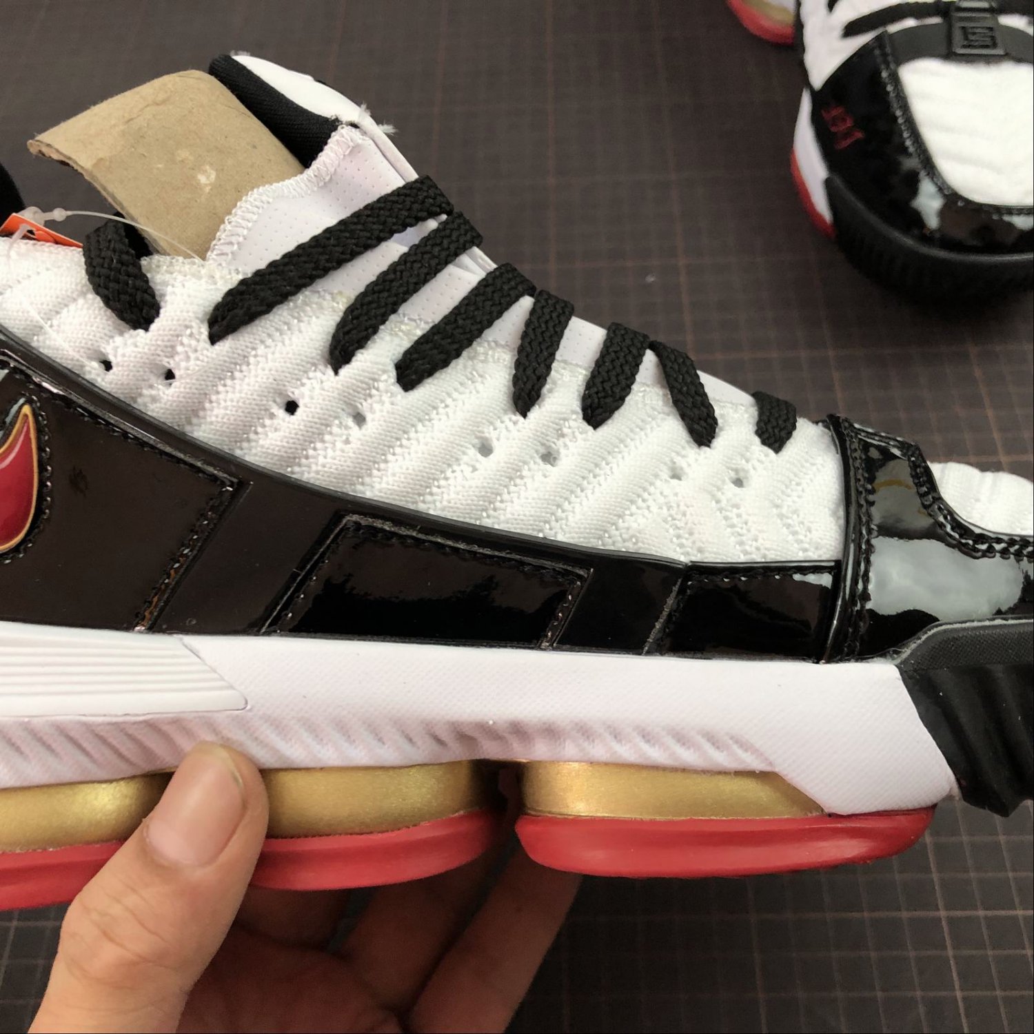 LeBron 16 'Remix' - Nike - CD2451 101