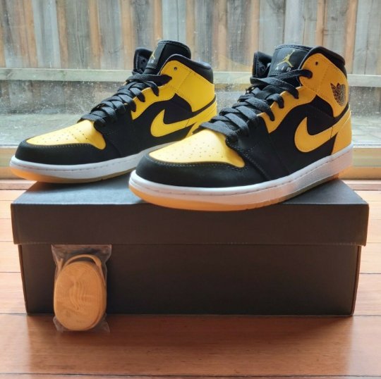 Jordan 1 Retro Mid New Love (2017)