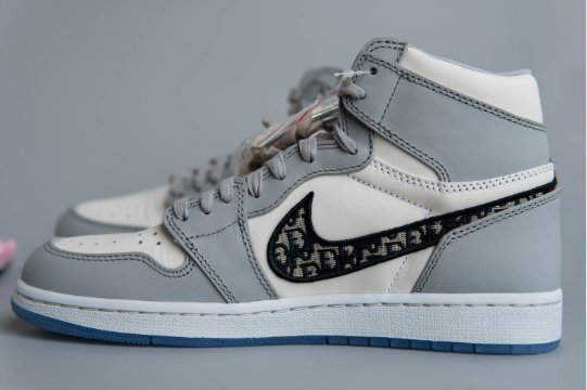 Jordan 1 Retro High Dior