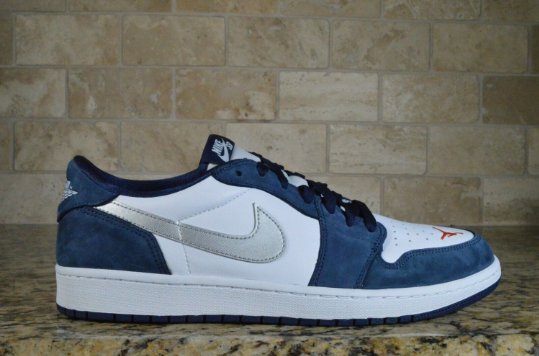 Jordan 1 Low SB Midnight Navy