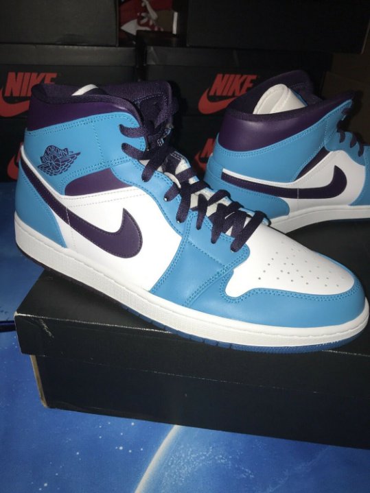 Jordan 1 Mid Hornets