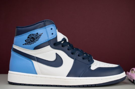 Jordan 1 Retro High Obsidian UNC