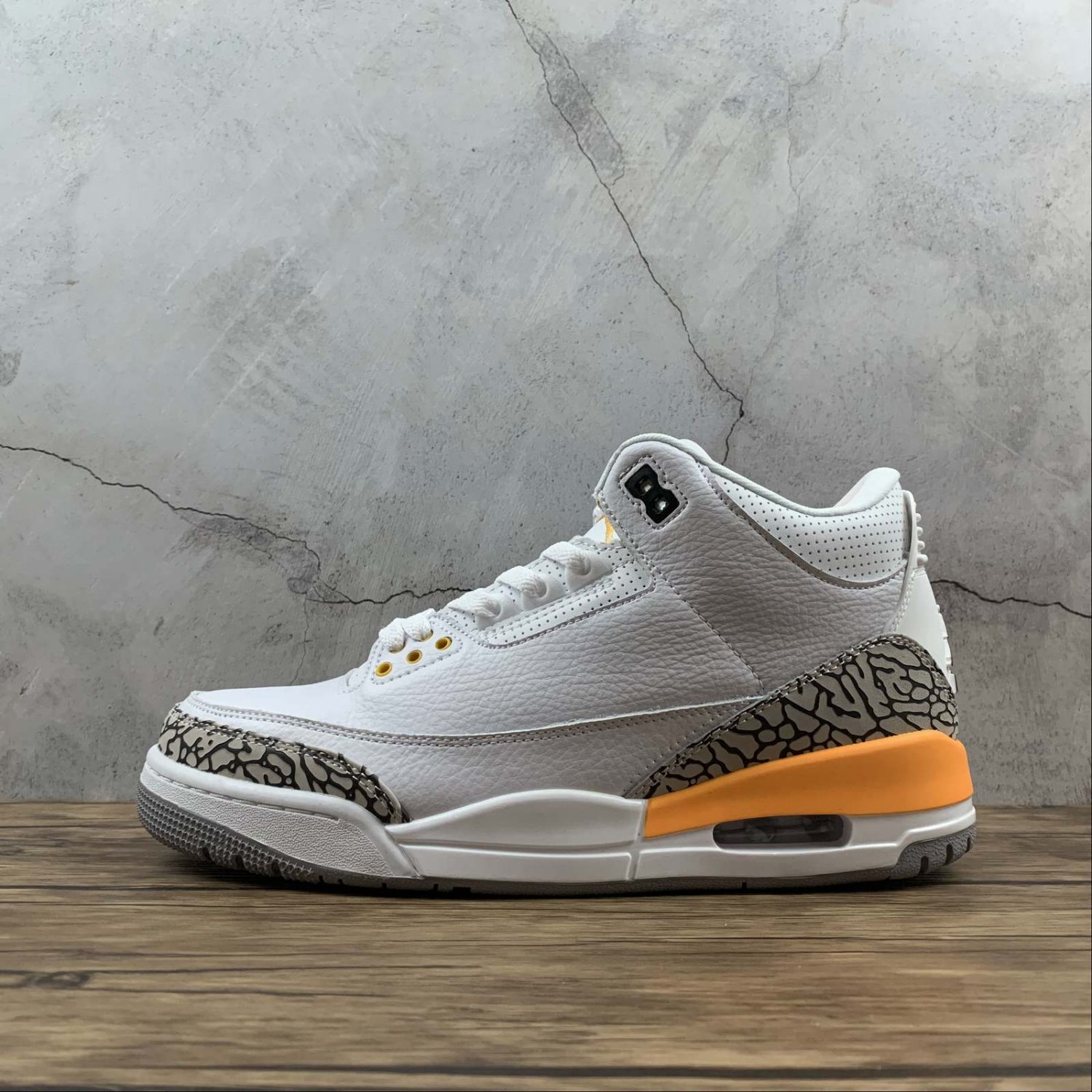 Wmns Air Jordan 3 Retro 'Laser Orange' - CK9246 108