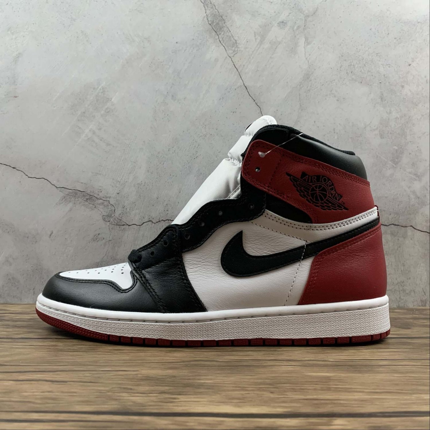 Air Jordan 1 Retro High OG 'Black Toe' 2016 - 555088 125