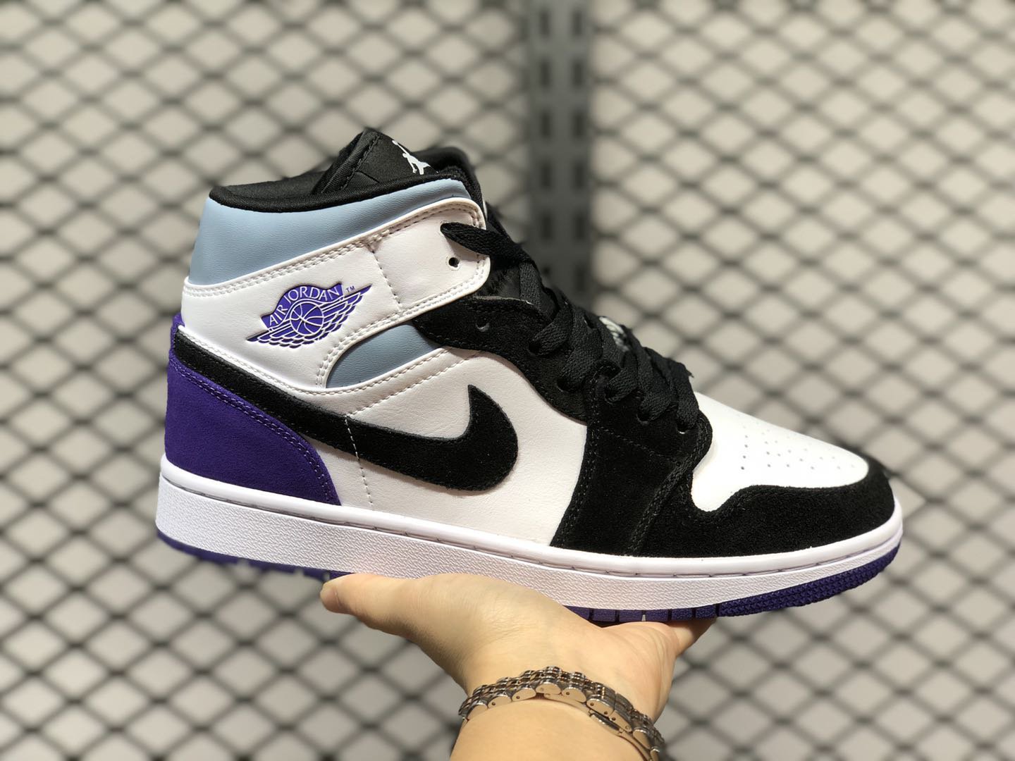Air Jordan 1 Mid Black