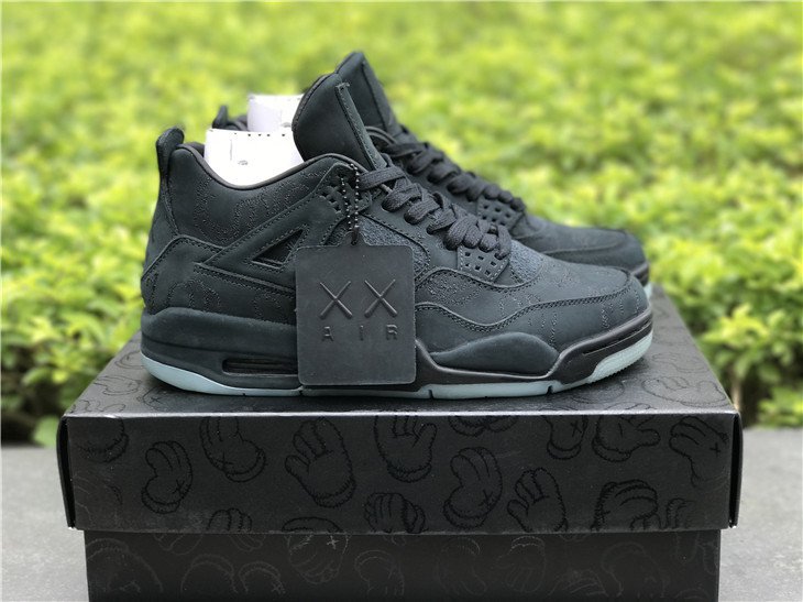 KAWS x Air Jordan 4
