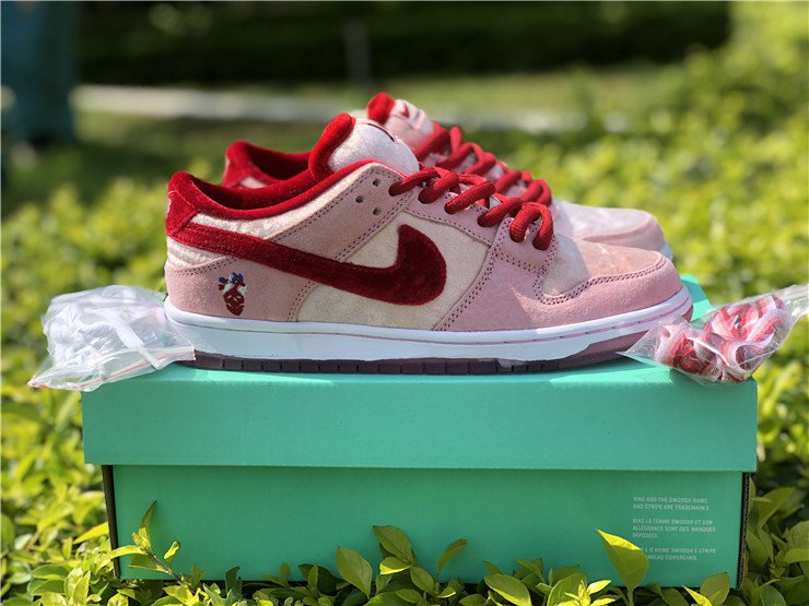 Staple x Nike Dunk SB Low BV1310-013