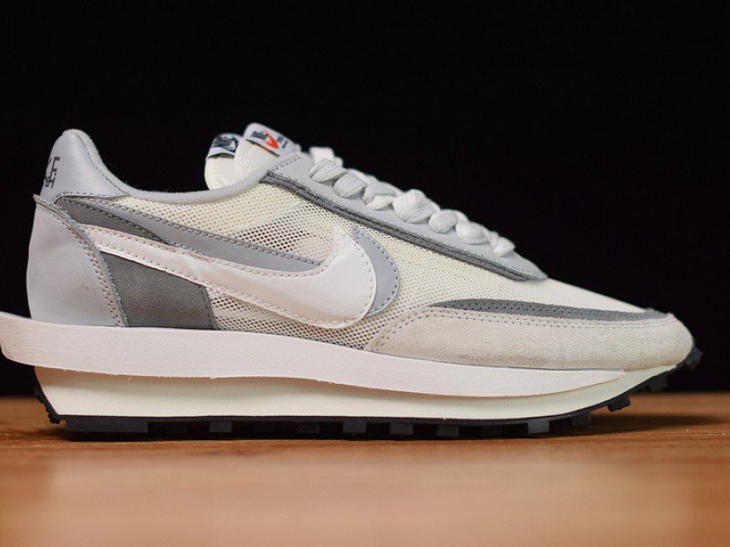 Sacai x Nike LDWaffle Summit White BV0073-100
