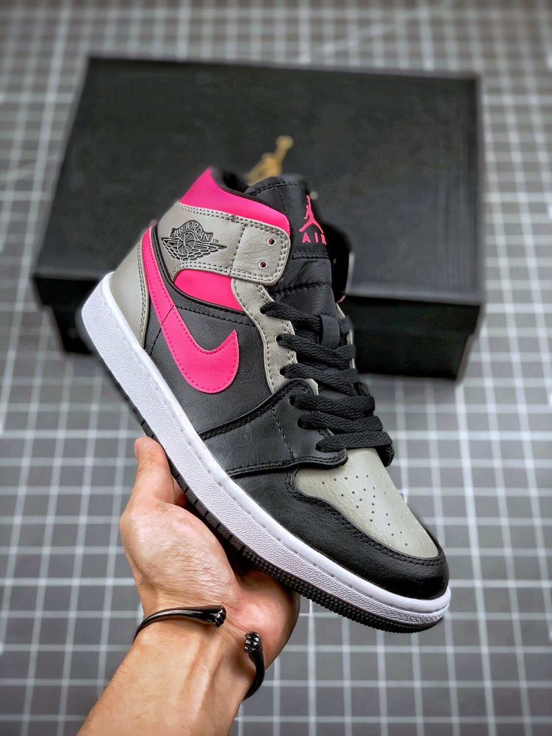 Air Jordan 1 Mid &acirc;��Pink Shadow&acirc;�� 554724-059 For Sale