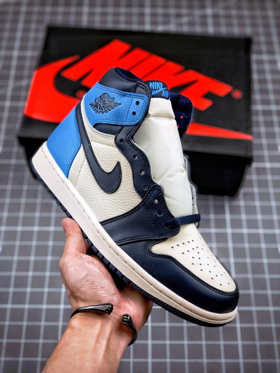 Air Jordan 1 Retro High OG Sail Obsidian-University Blue For Sale