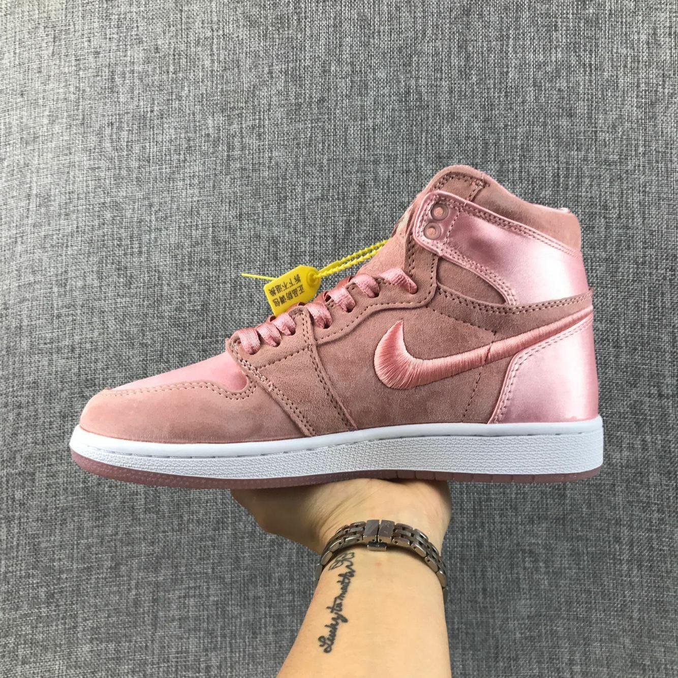 Wmns Air Jordan 1 Retro High 'Season of Her Sunset Tint' AO1847 645