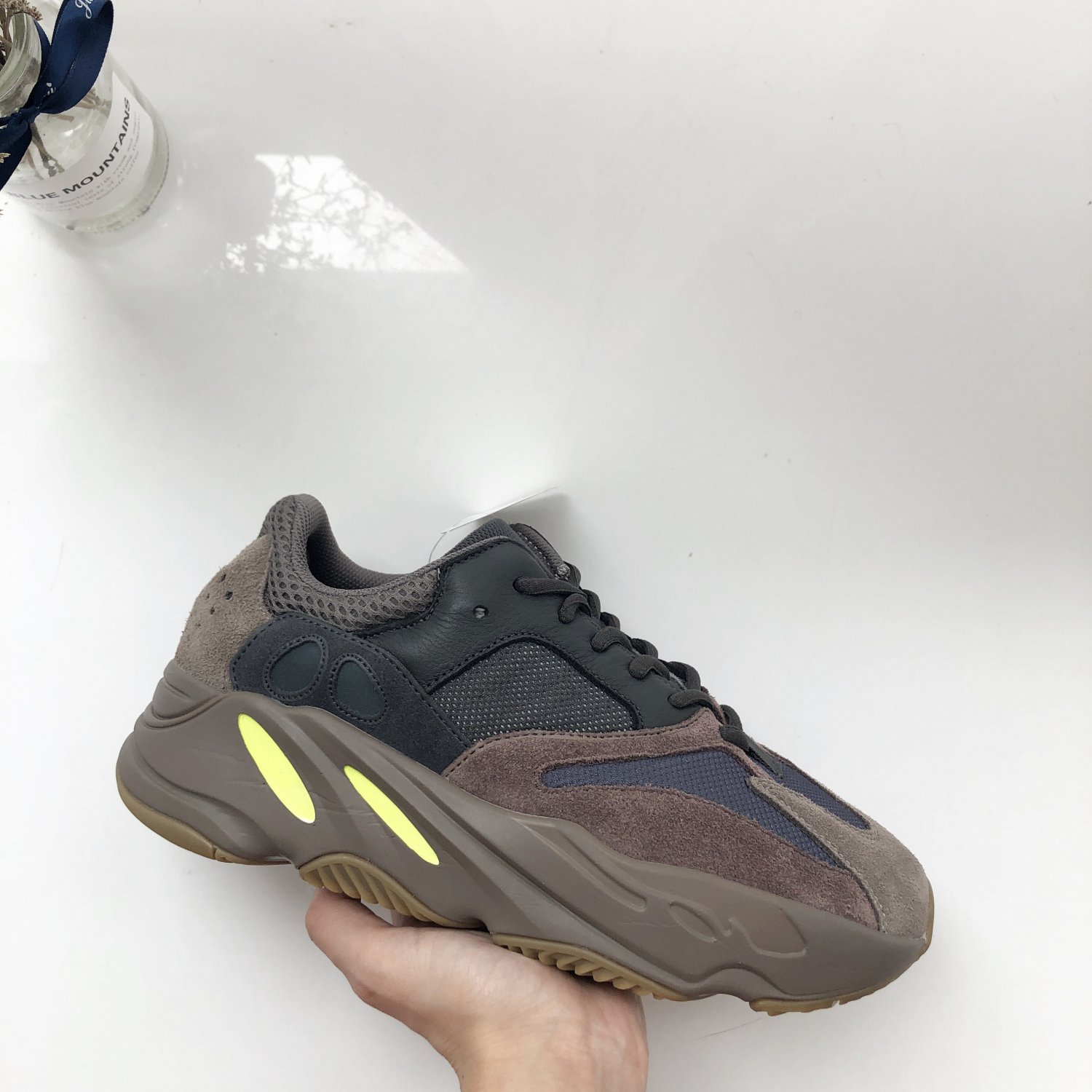 Yeezy Boost 700 'Mauve' EE9614
