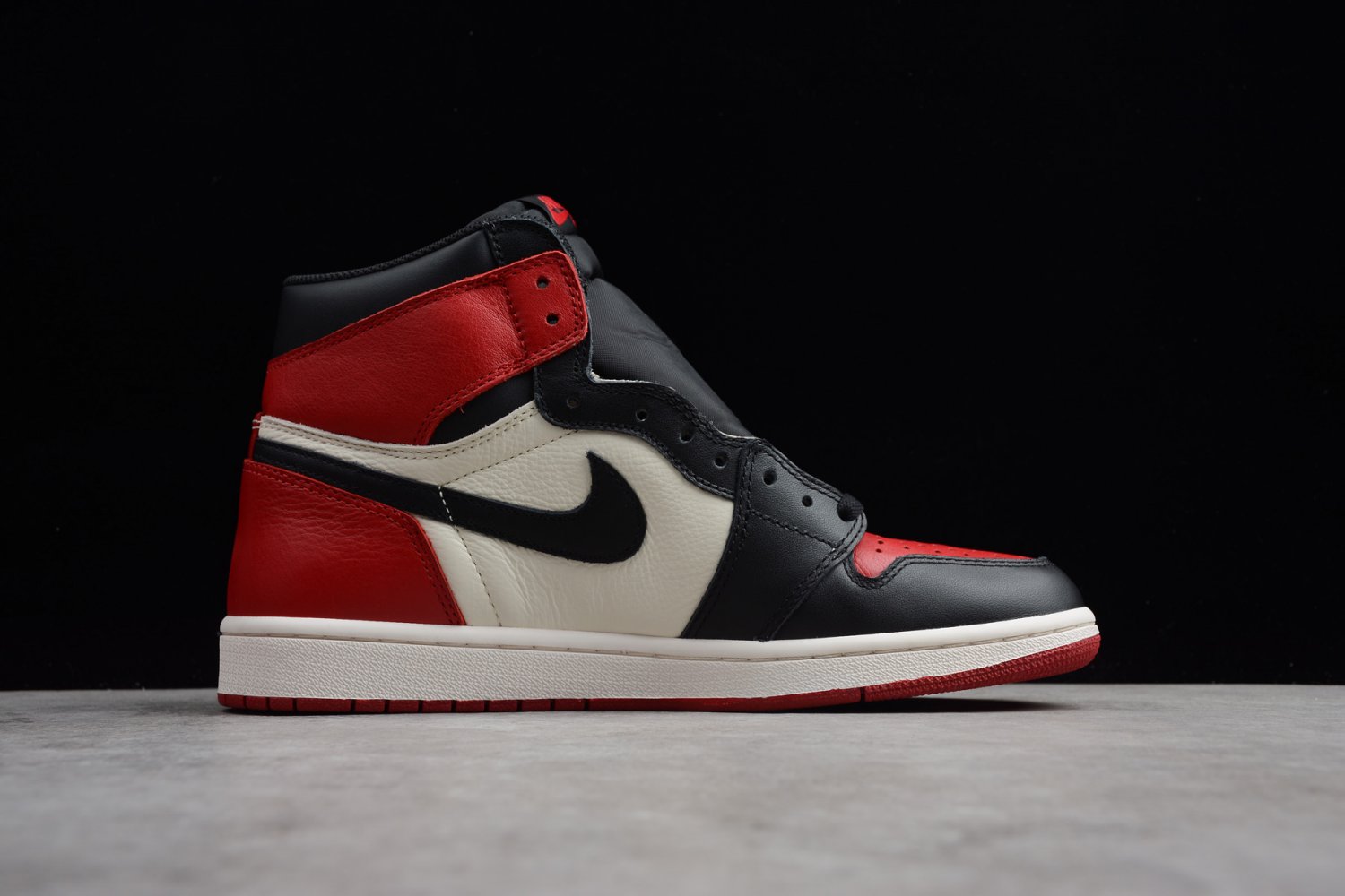 Air Jordan 1 Retro High OG 'Bred Toe' 555088 610