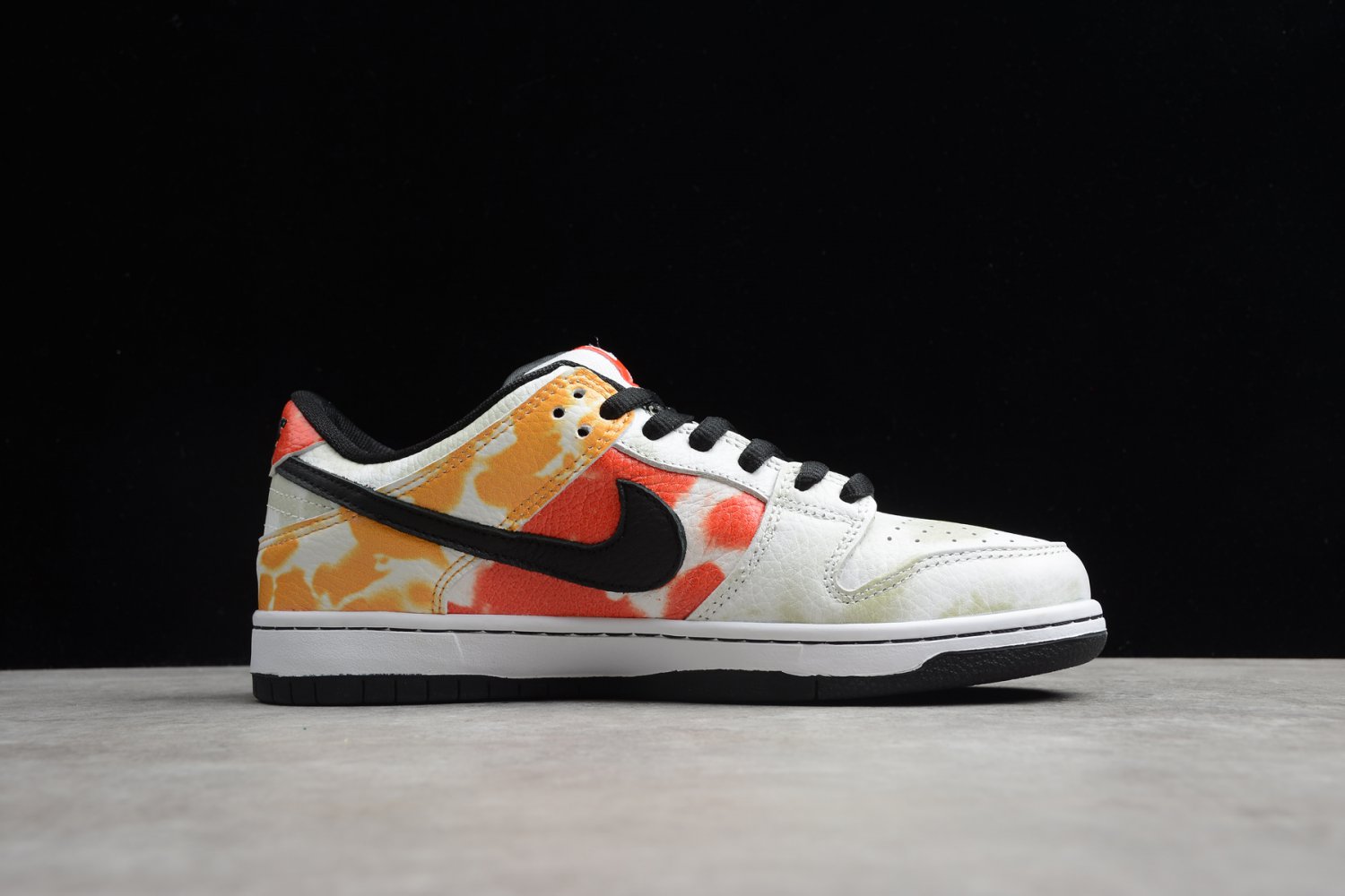 Nike SB Dunk Low&acirc;��Raygun&acirc;�� BQ6832-101