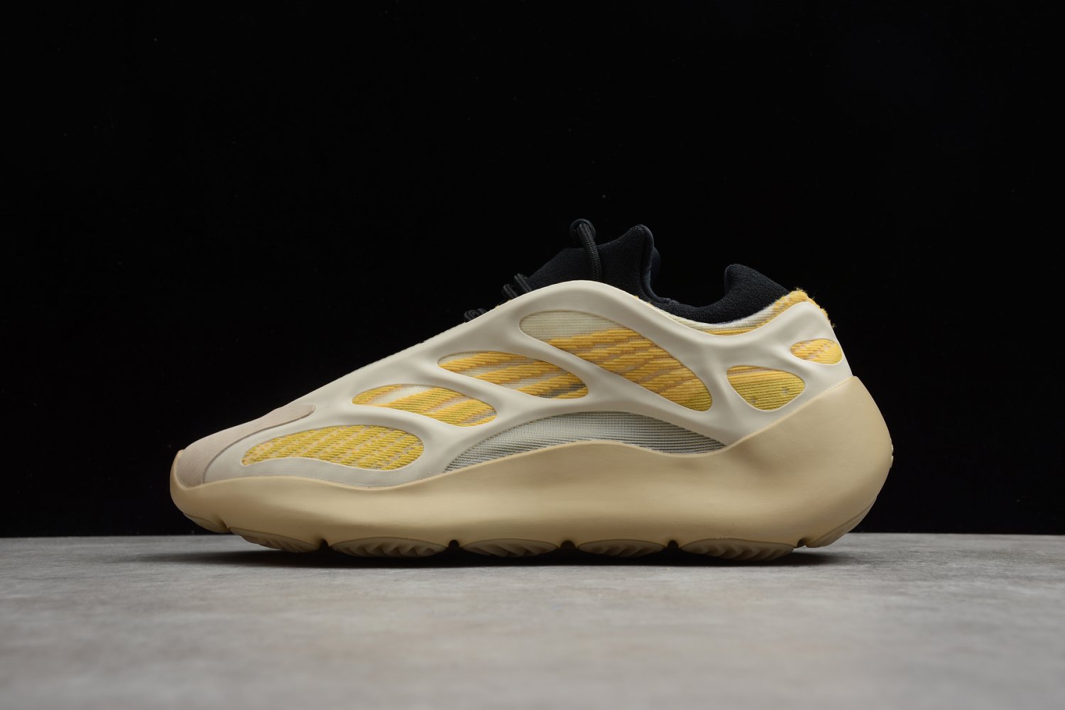 Yeezy 700 V3 'Safflower' G54853
