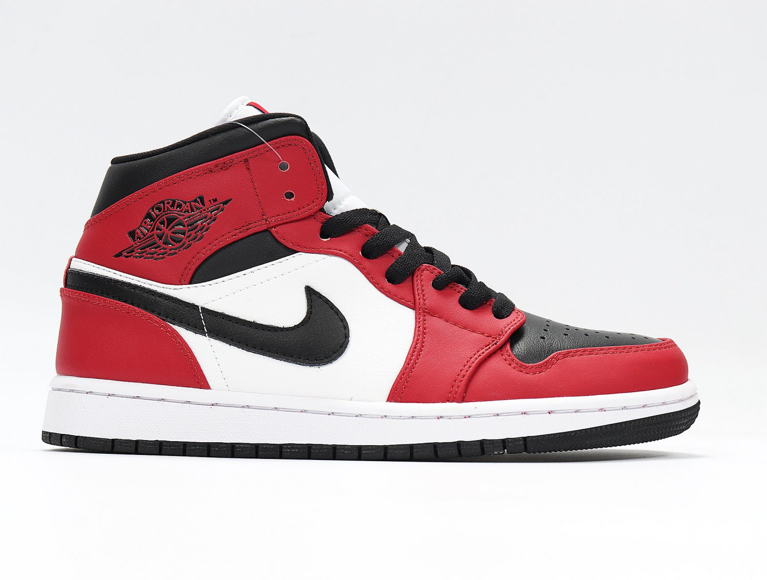 Air Jordan 1 Mid 'Chicago Black Toe' 554724 069