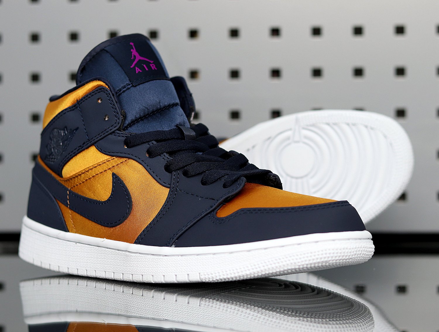 Air Jordan 1 Mid SE Premium 'Stain Gold' 852542 401