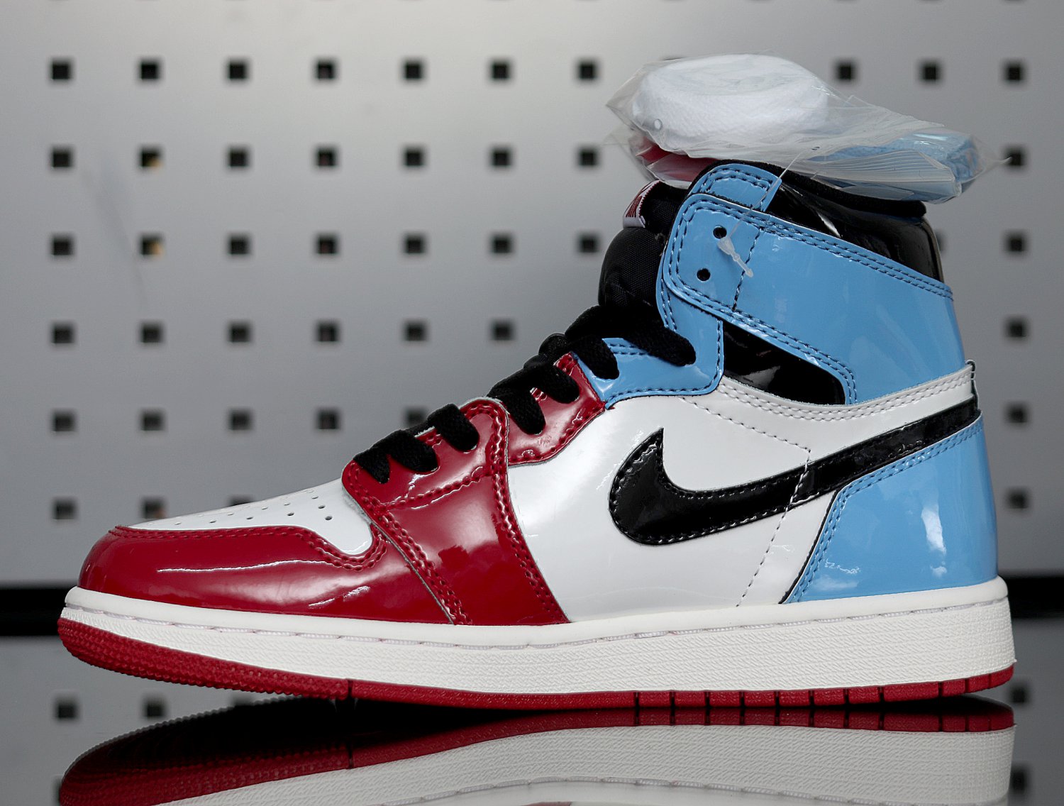 Air Jordan 1 Retro High OG 'Fearless' CK5666 100